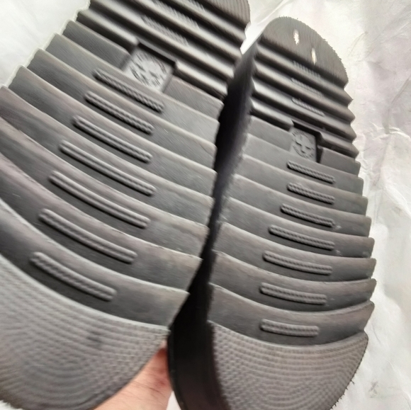 Dr. Martens Voss Quad Fluffy size 8L - Picture 13 of 16